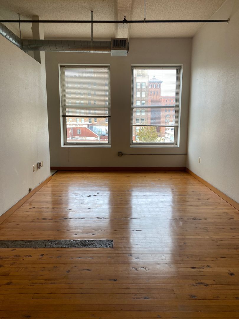 Kansas City Apartment: 1004 Baltimore Ave