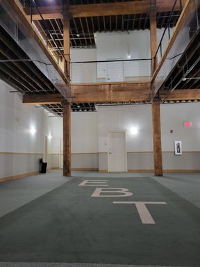 Beautiful Spacious Loft – photo 1