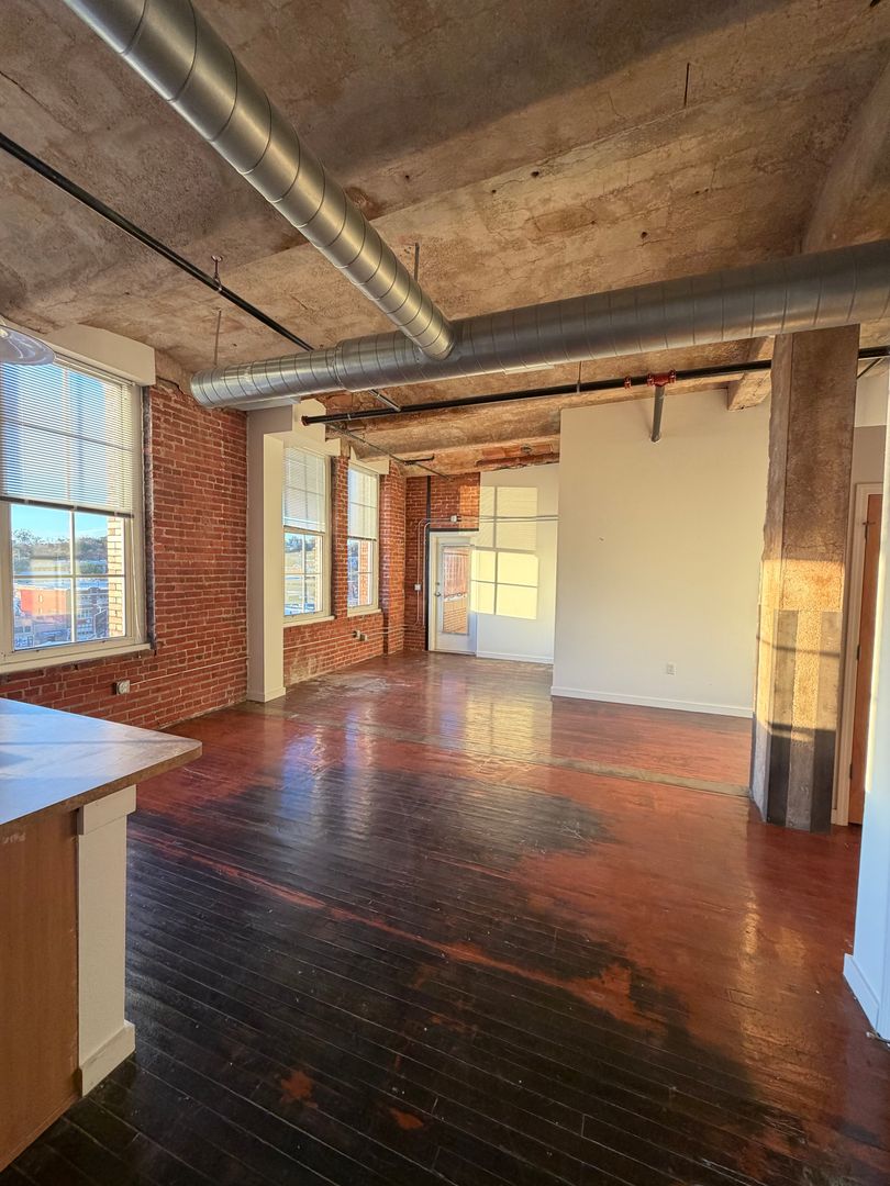 Kansas City Apartment: 2121 Central Street