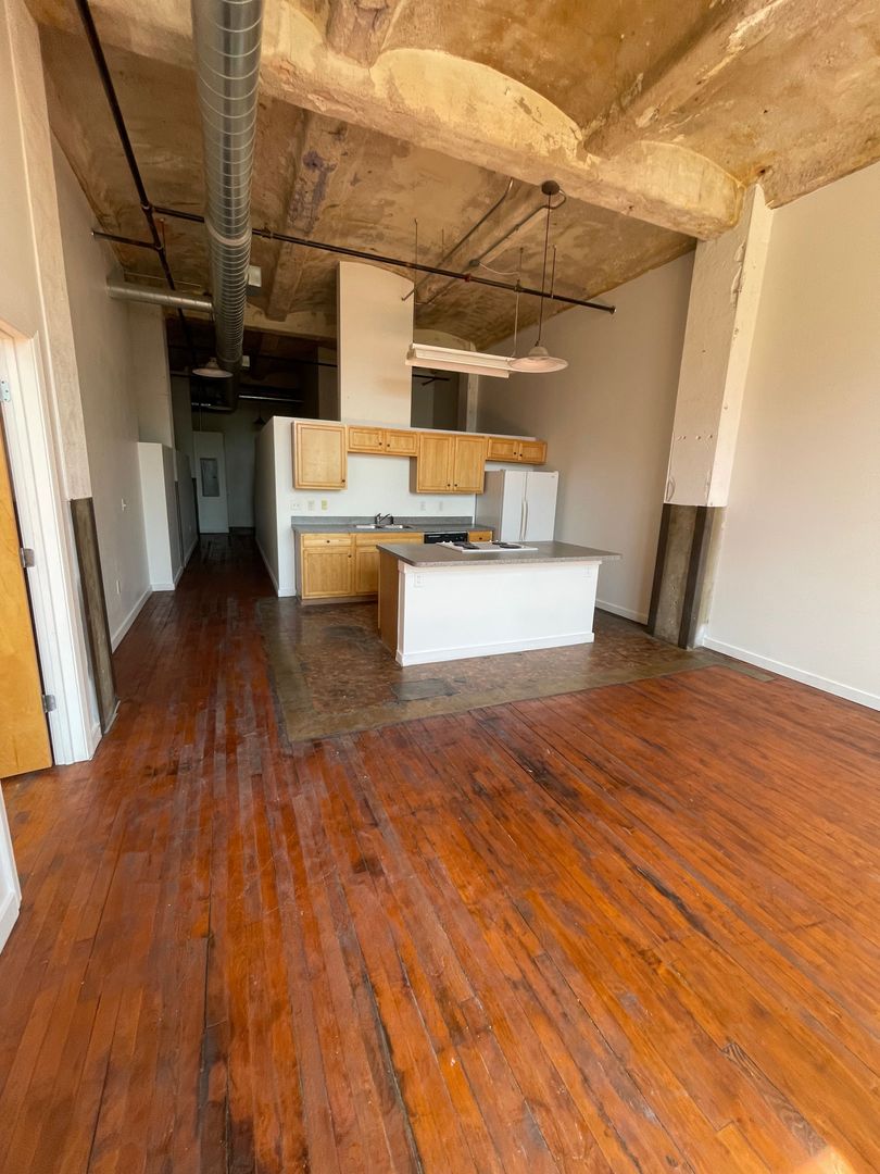 Kansas City Apartment: 2121 Central Street