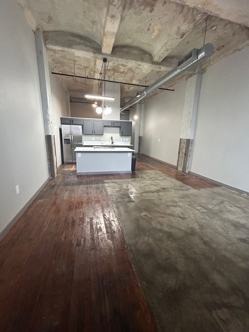 Kansas City Apartment: 2121 Central Street