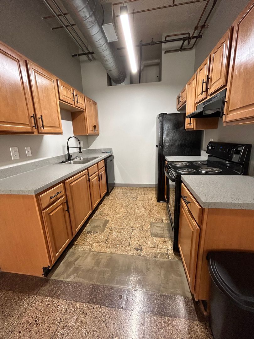 Kansas City Apartment: 1004 Baltimore Ave