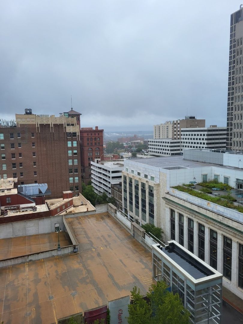 Kansas City Apartment: 1004 Baltimore Ave