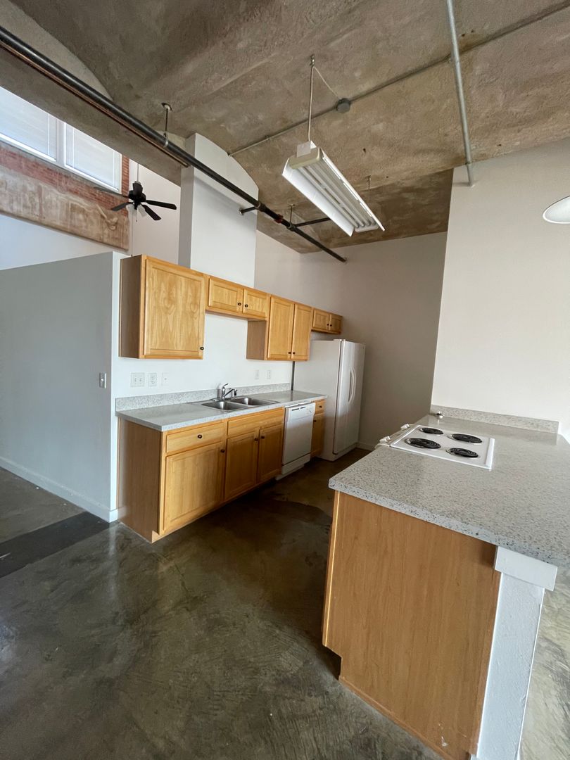 Kansas City Apartment: 2121 Central Street