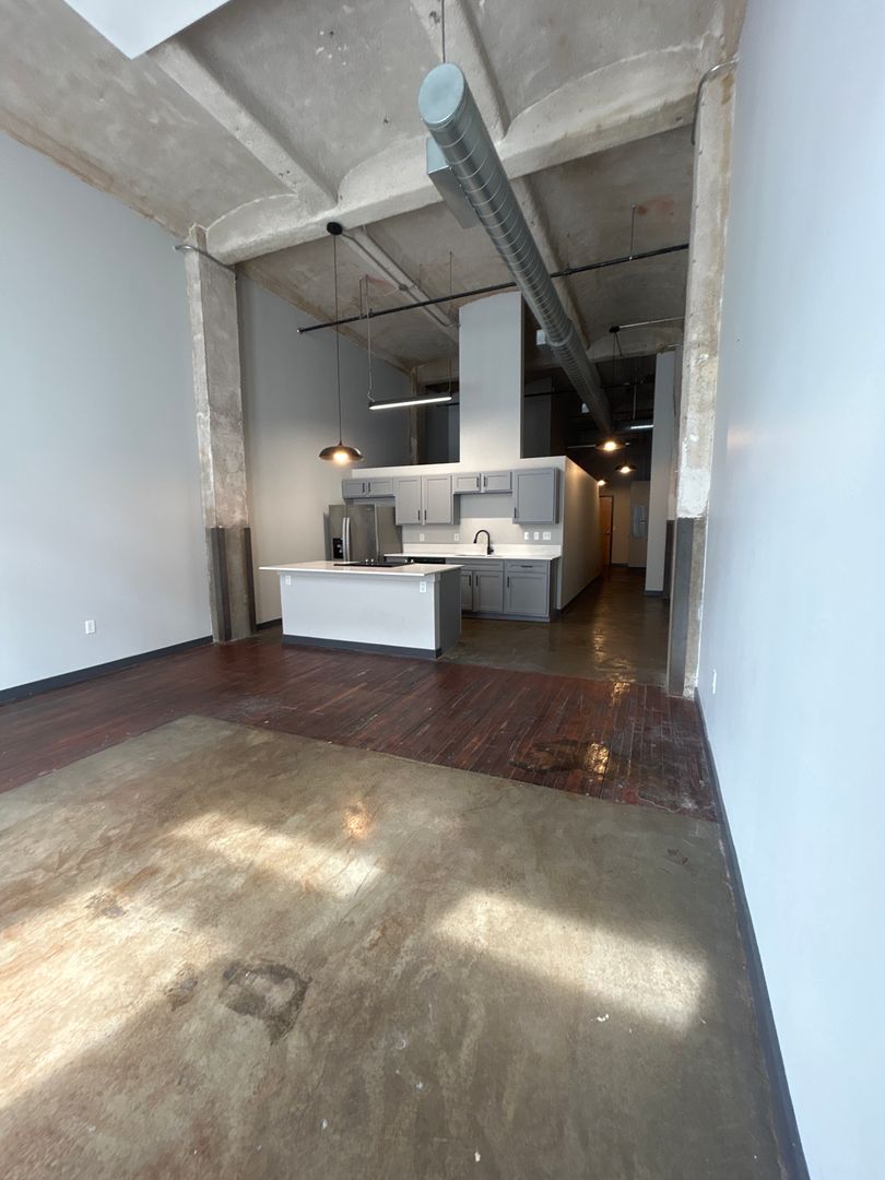 Kansas City Apartment: 2121 Central Street