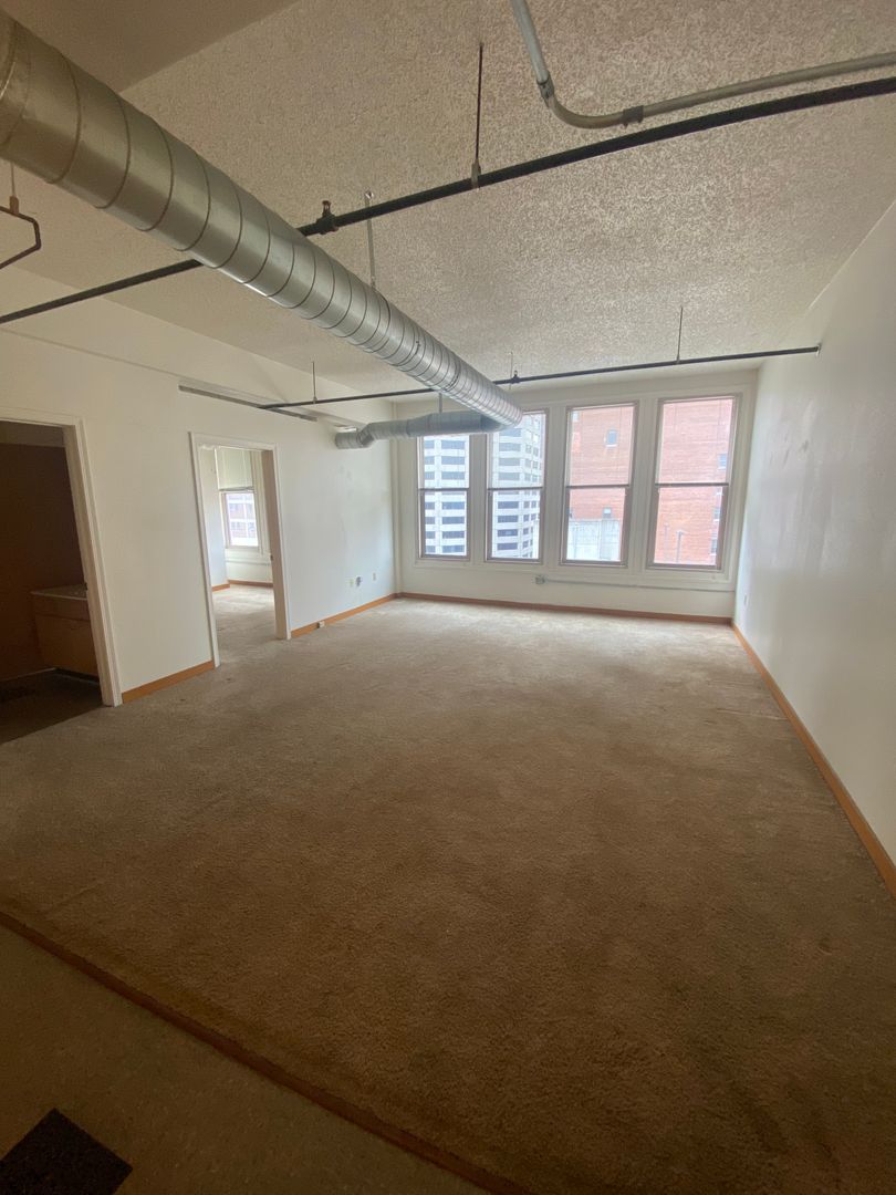 Kansas City Apartment: 1004 Baltimore Ave