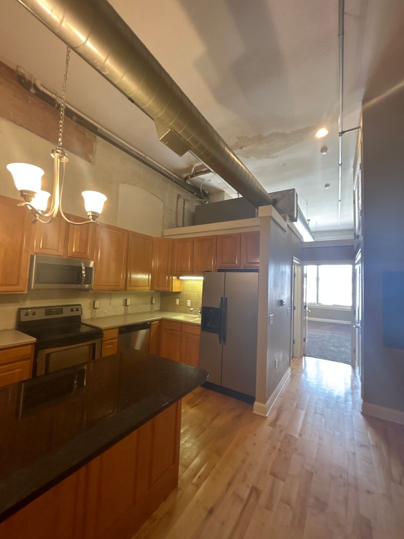 Kansas City Apartment: 2109 Broadway Blvd