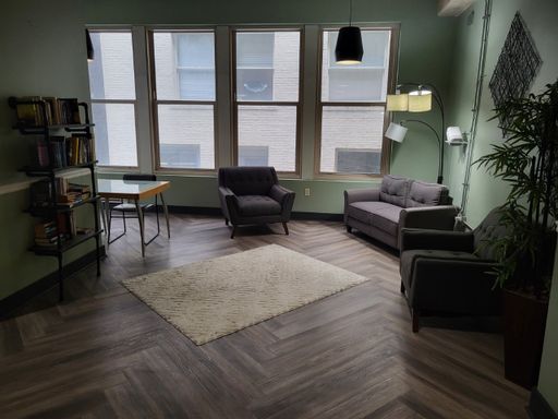 Beautiful Spacious One Bedroom Loft – photo 1