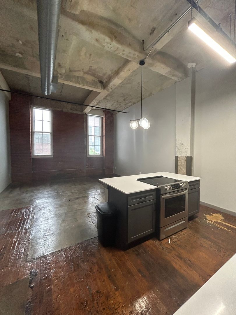 Kansas City Apartment: 2121 Central Street