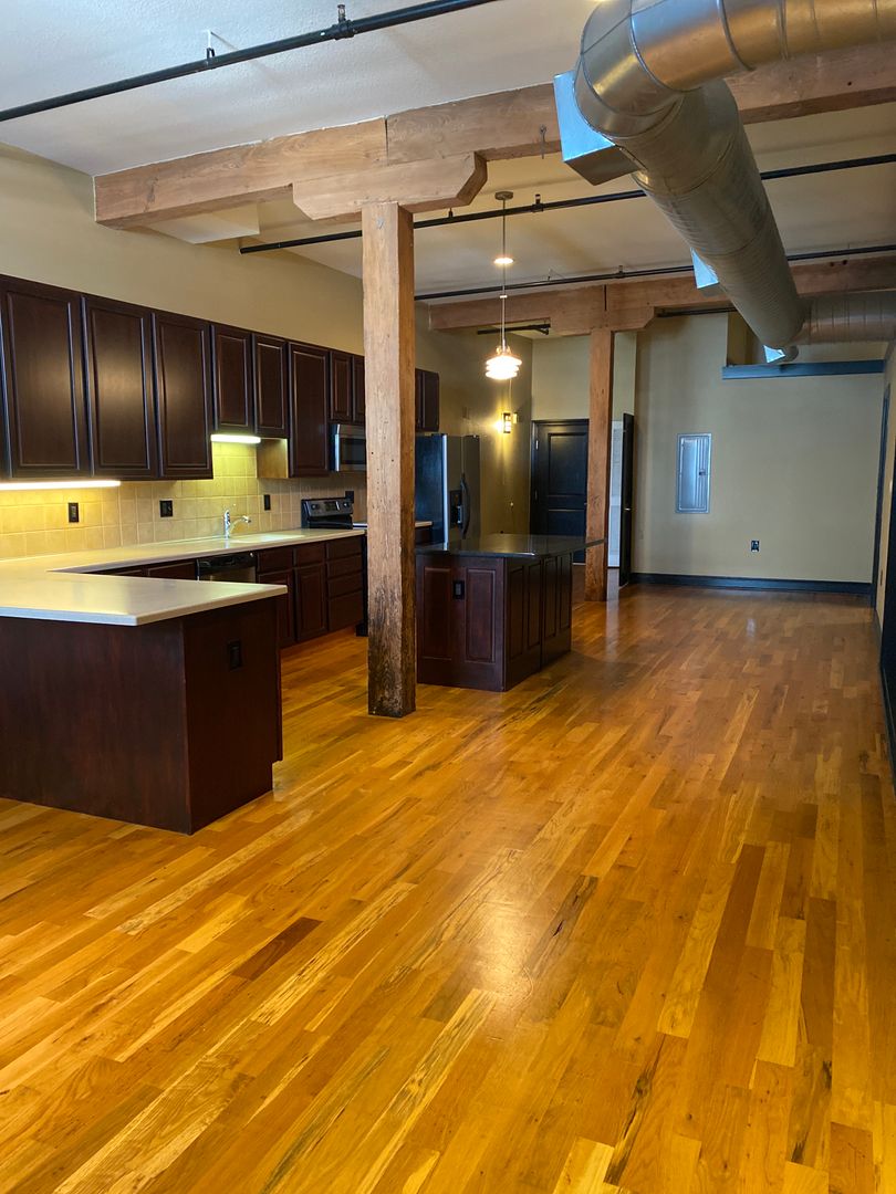 Kansas City Apartment: 2109 Broadway Blvd