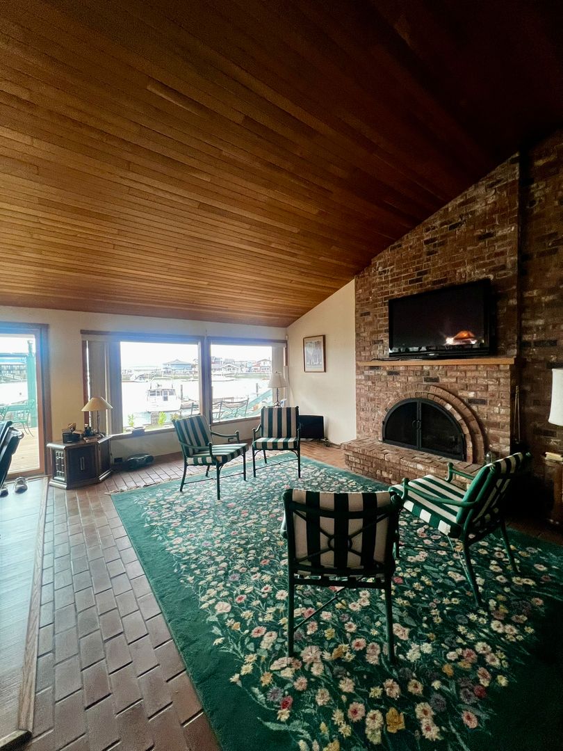 Ferndale House: 4079 Saltspring Dr.