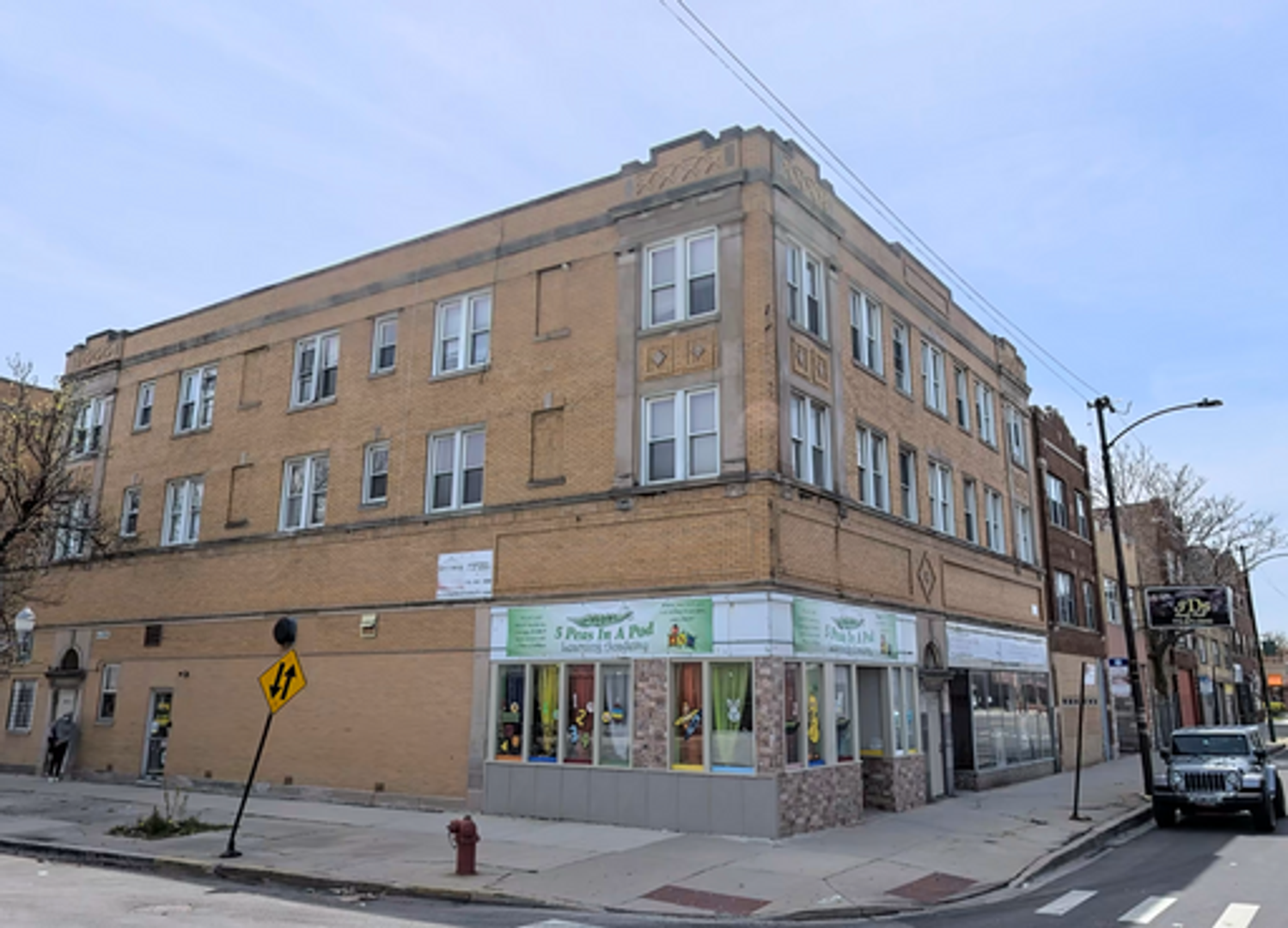 Chicago Apartment: 5635-37 W North Ave