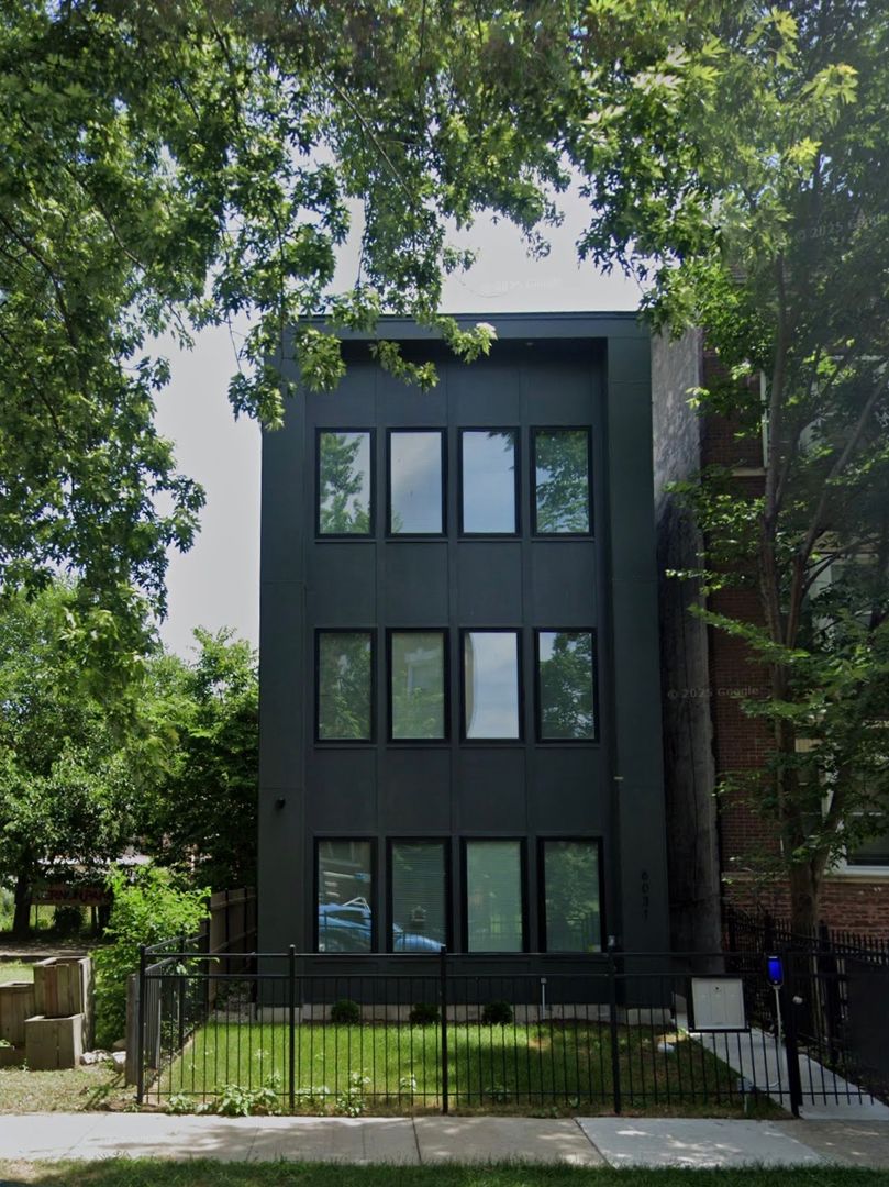 Chicago Apartment: 6031 S Vernon Ave
