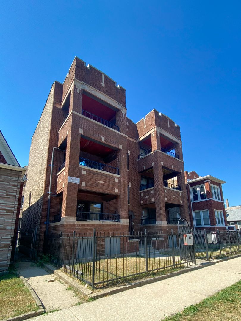Chicago Apartment: 7332-34 S Lowe