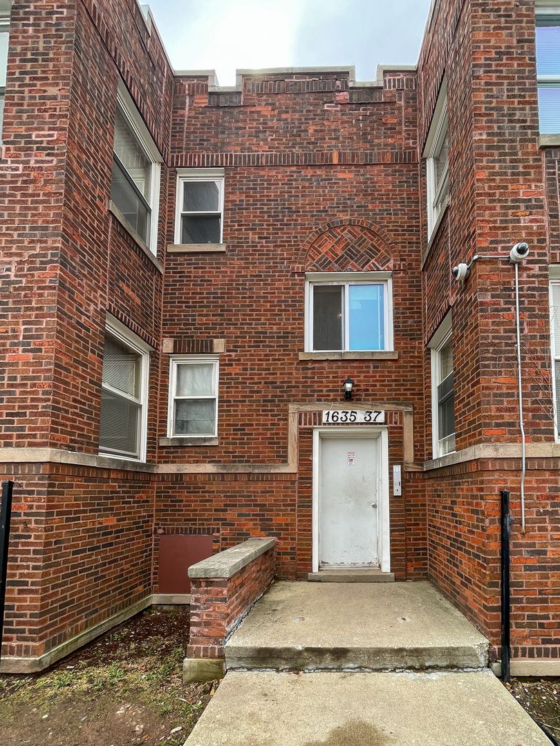 Chicago Apartment: 77th Street & Marshfield