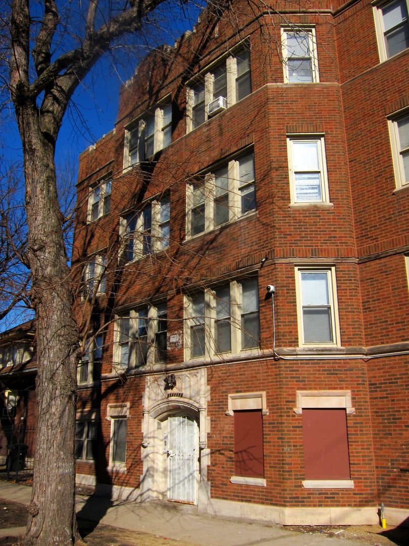 Chicago Apartment: 2648 E. 78th St