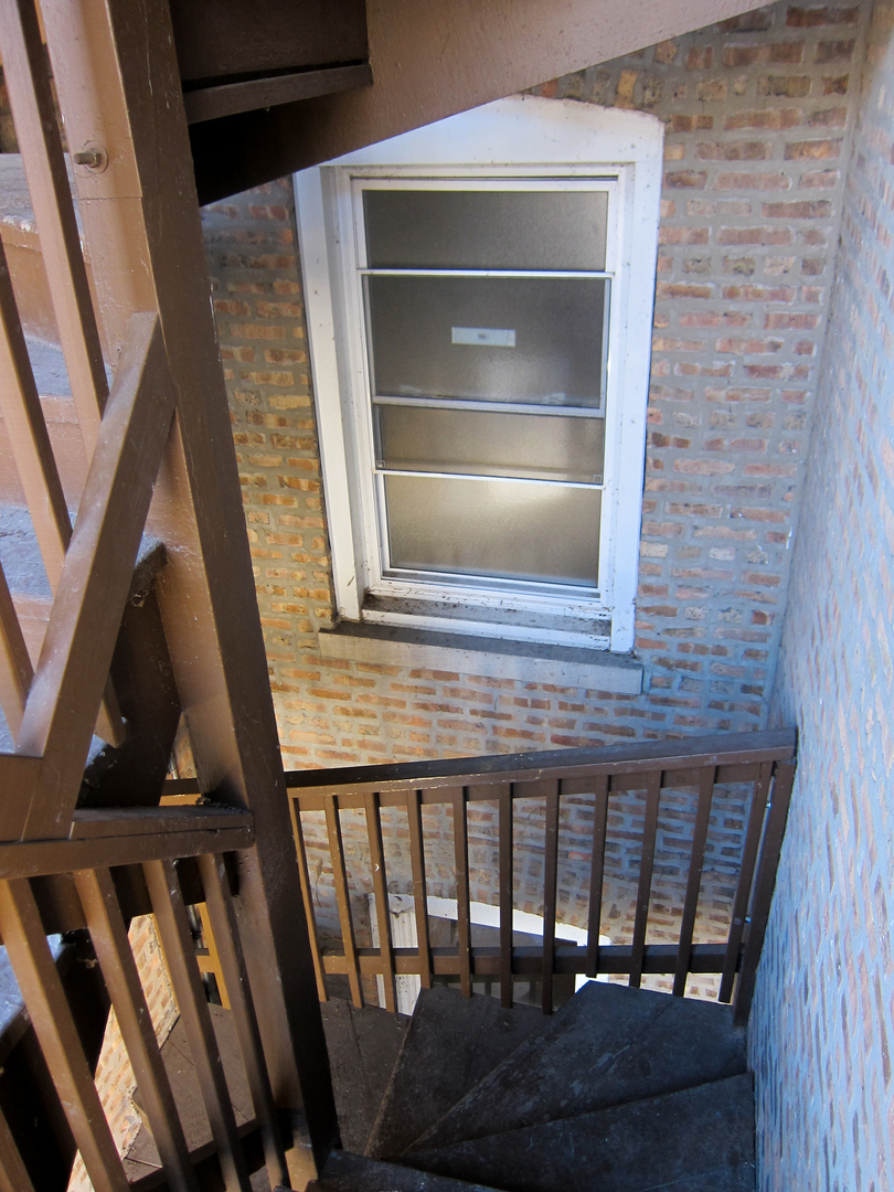 Chicago Apartment: 2648 E. 78th St