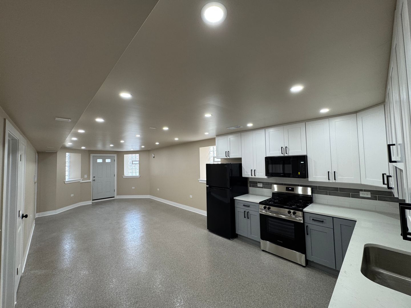 Chicago Apartment: 6341-43 S Elizabeth