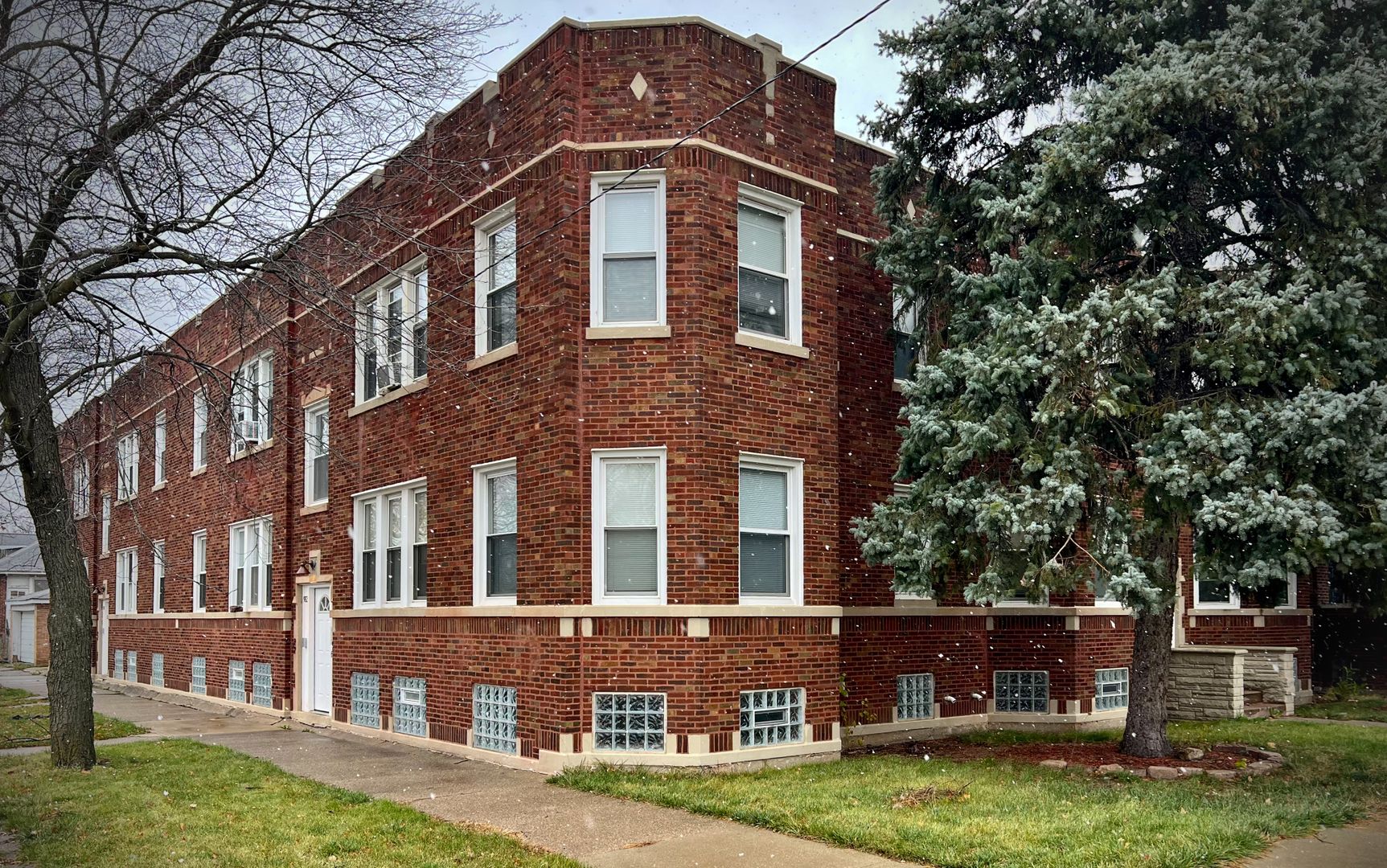 Chicago Apartment: 1350 W 98th Pl./ 9817-25 W Loomis St