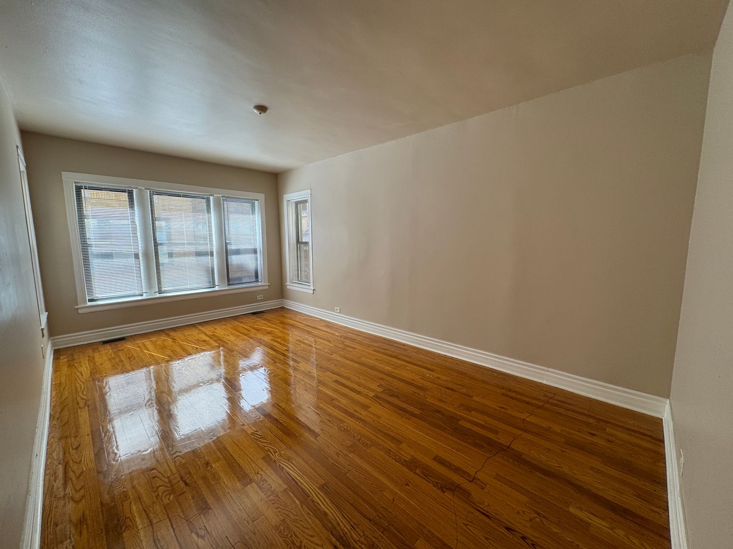 Chicago Apartment: 5700-16 W Race