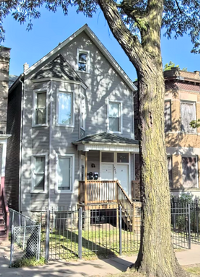 Chicago Apartment: 5612 S Morgan St