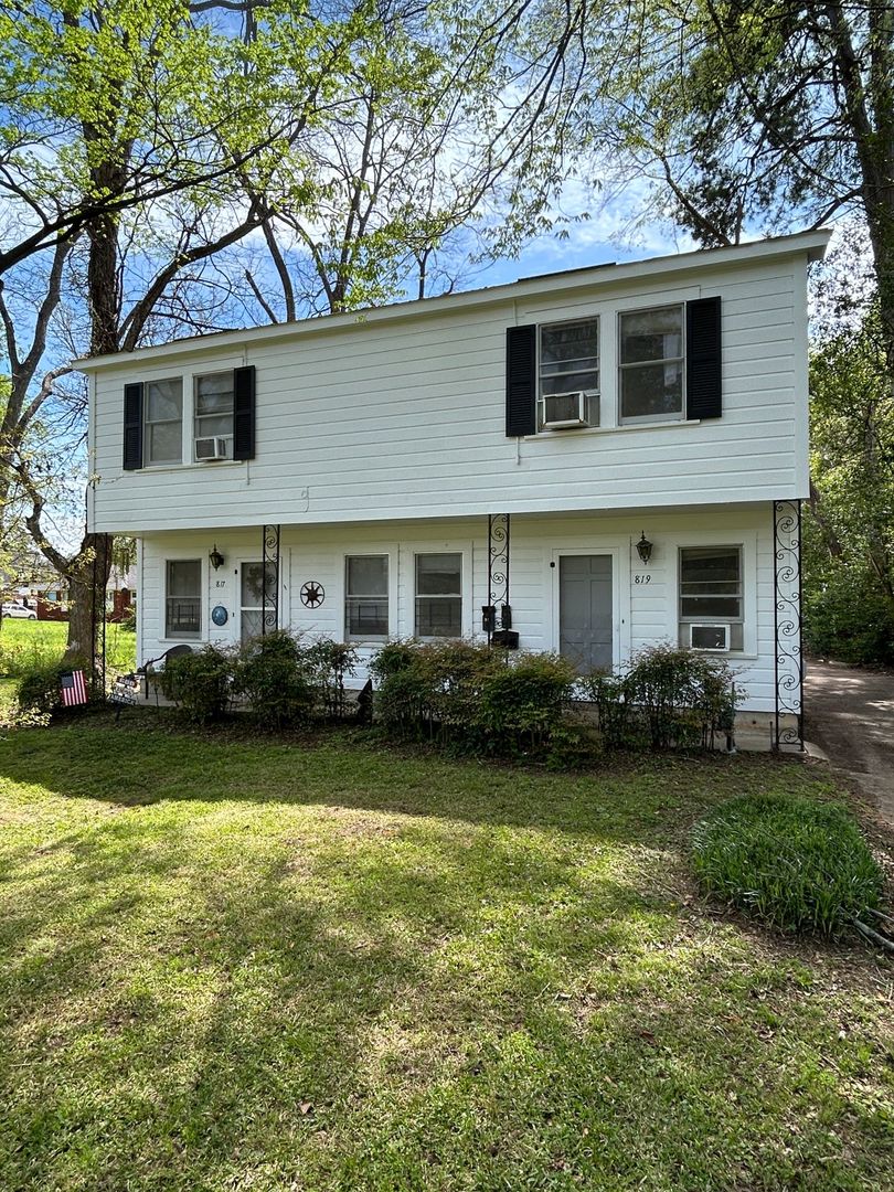 Shreveport Apartment: 817 Boulevard St