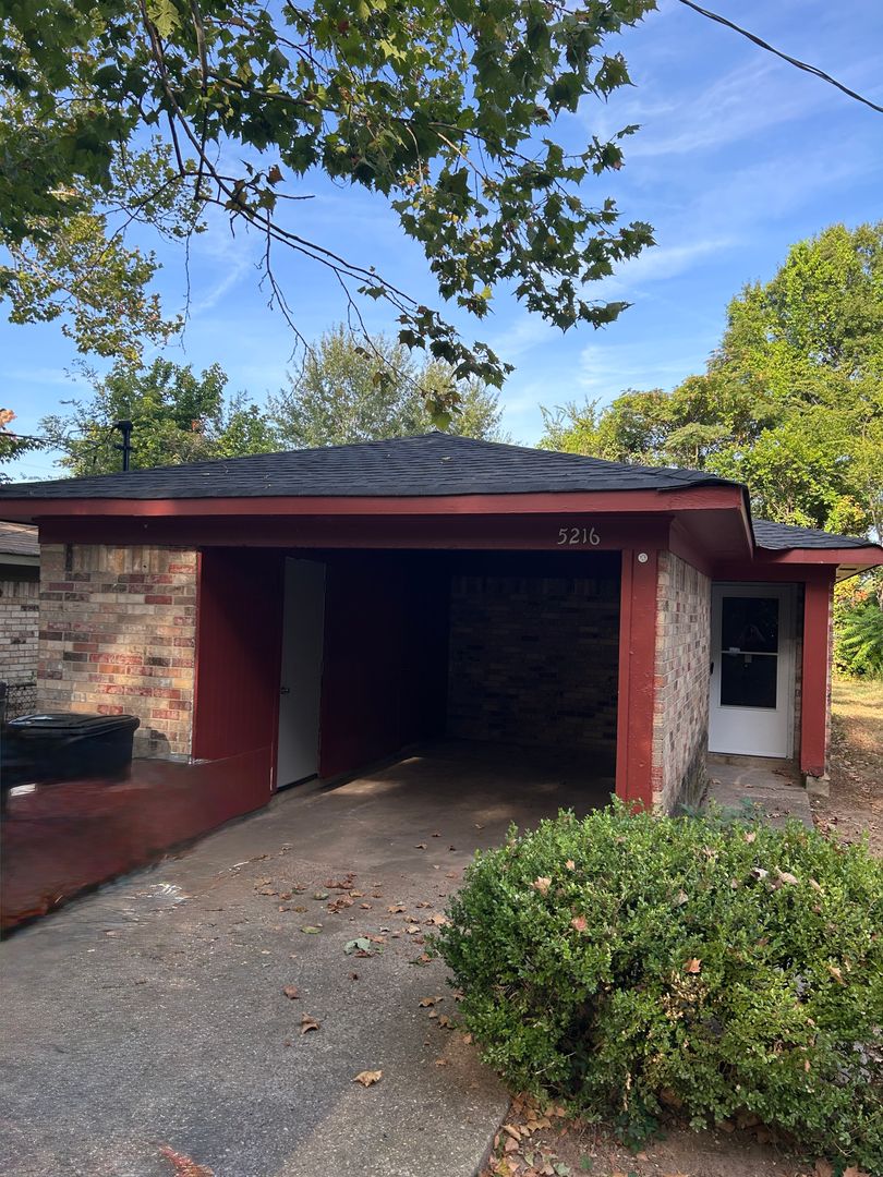 Shreveport House: 5216 Carl Terrace