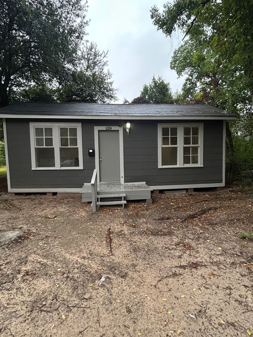 Shreveport House: 1421 Clover St