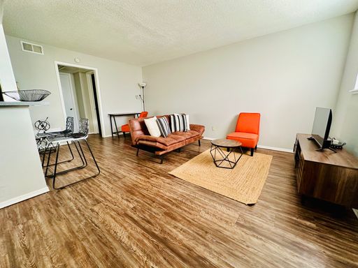 Midwest Manor Move In Specials! – photo 1