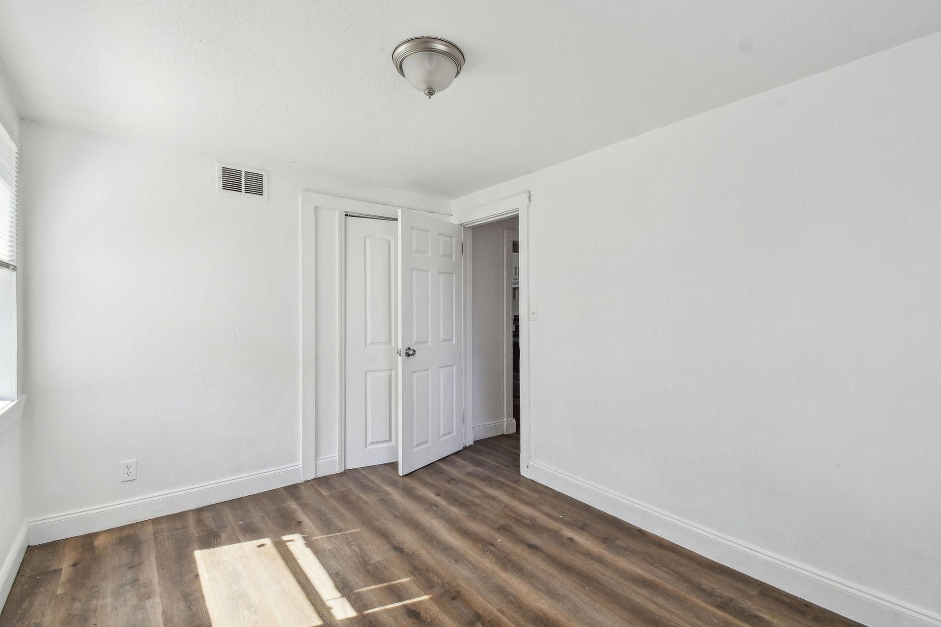 Barnett Apartments 6 of 12