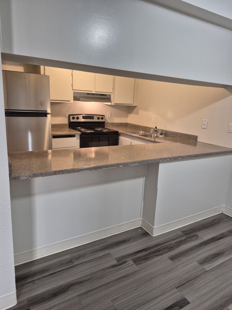 North Highlands Apartment: 3800 Madison Ave