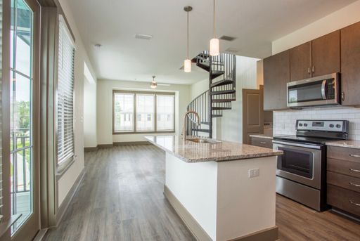 Penthouse Apartment in Downtown New Port Richey | Lake Views – photo 1