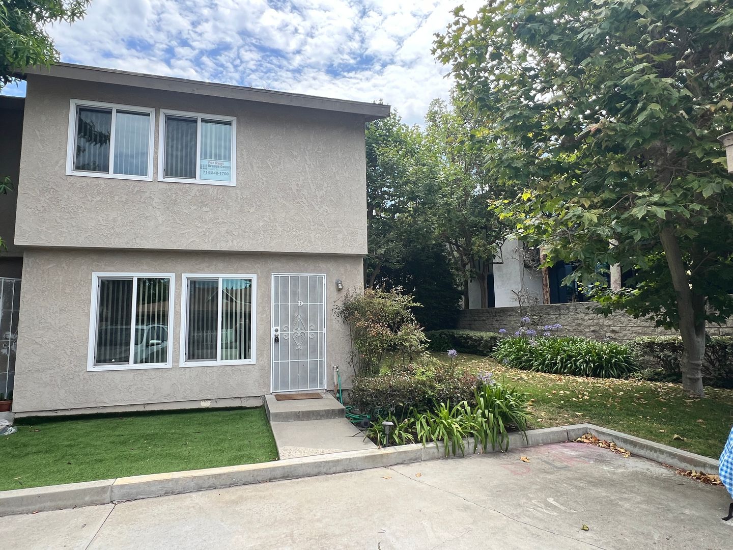Costa Mesa Apartment: 221-33 Avocado Ave