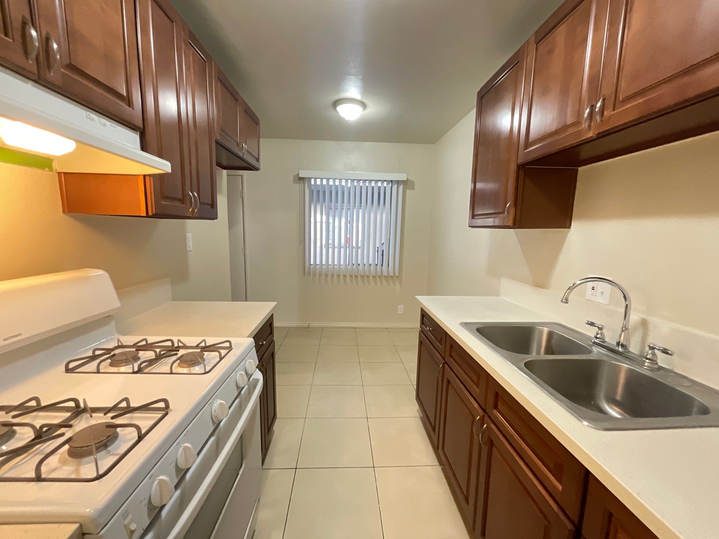 Lakewood Apartment: 21615 Pioneer Blvd