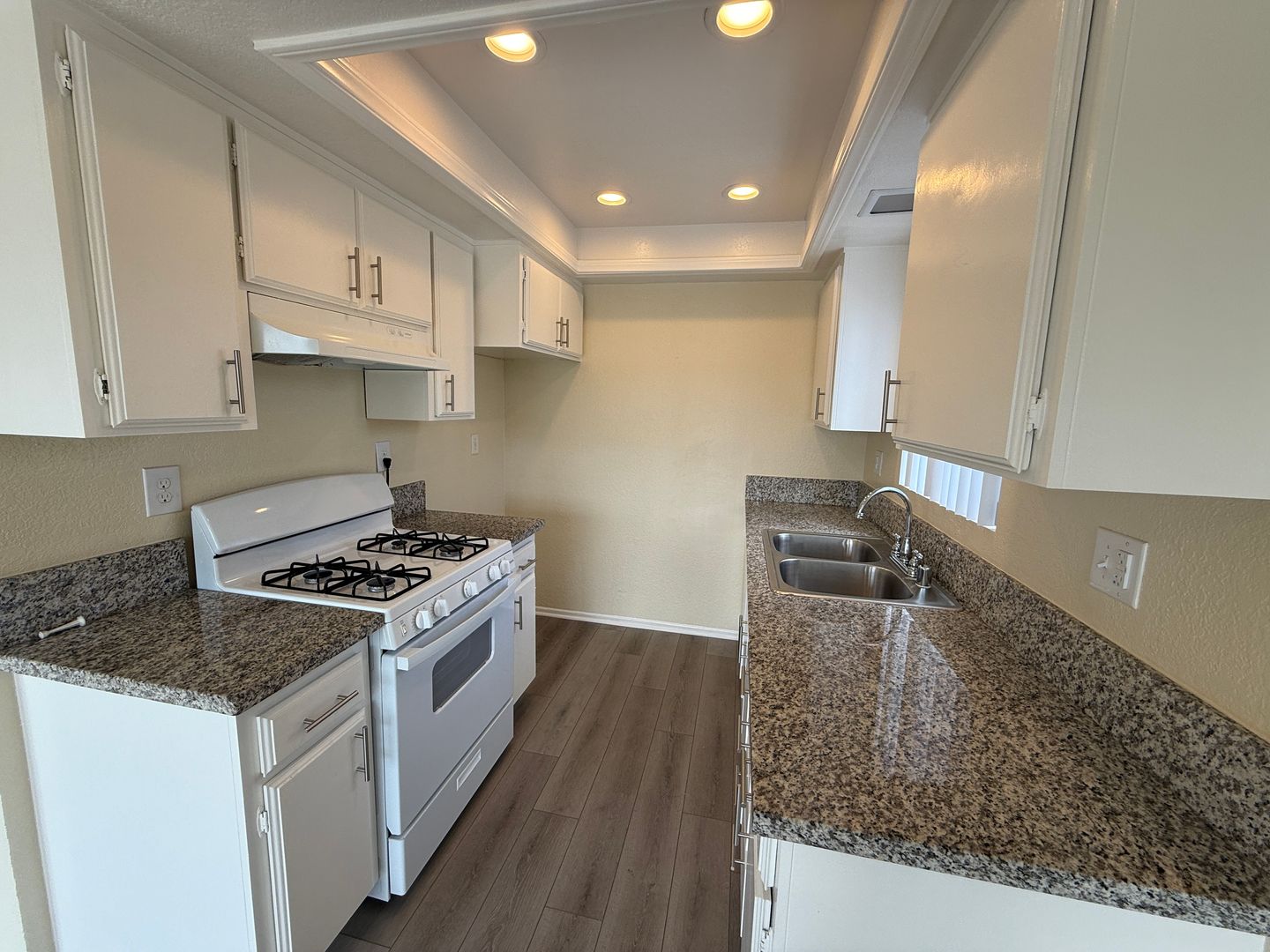 HUNTINGTON BEACH Apartment: 1407 ALABAMA STREET