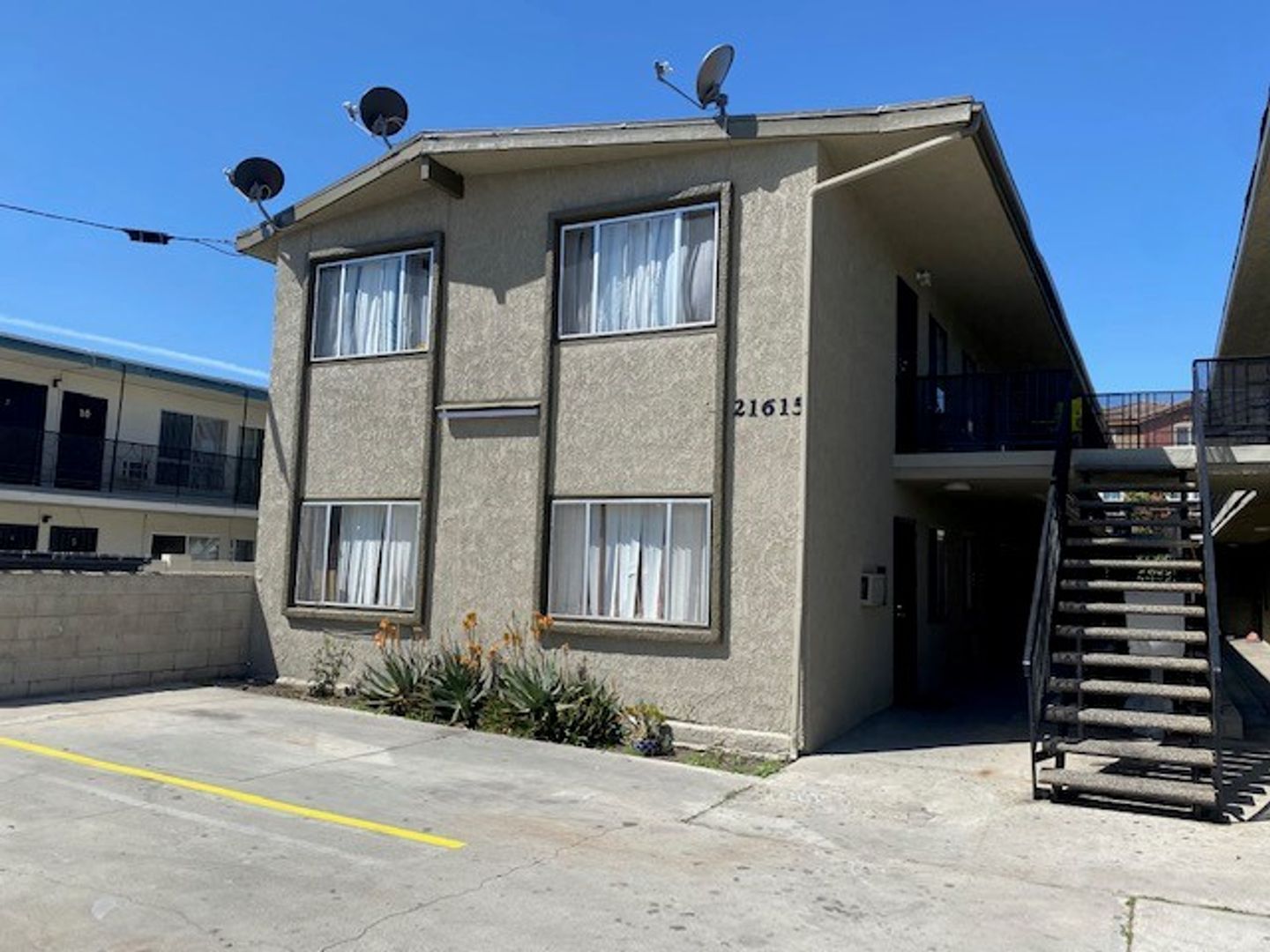 Lakewood Apartment: 21615 Pioneer Blvd