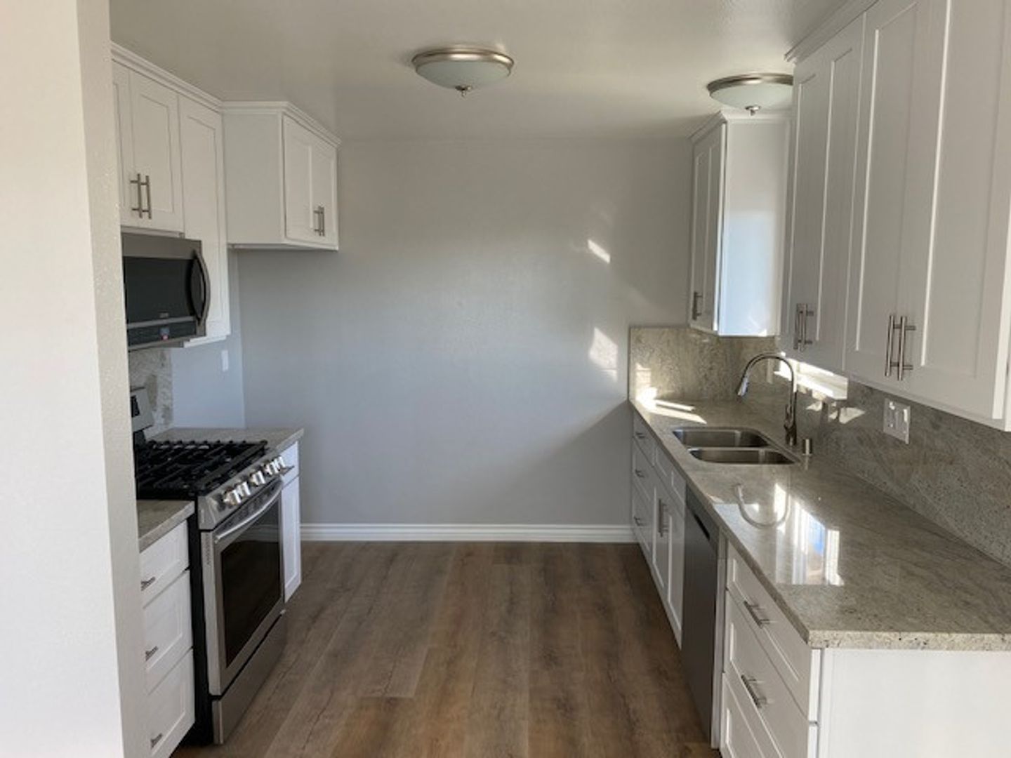 Huntington Beach Apartment: 906 Delaware Street