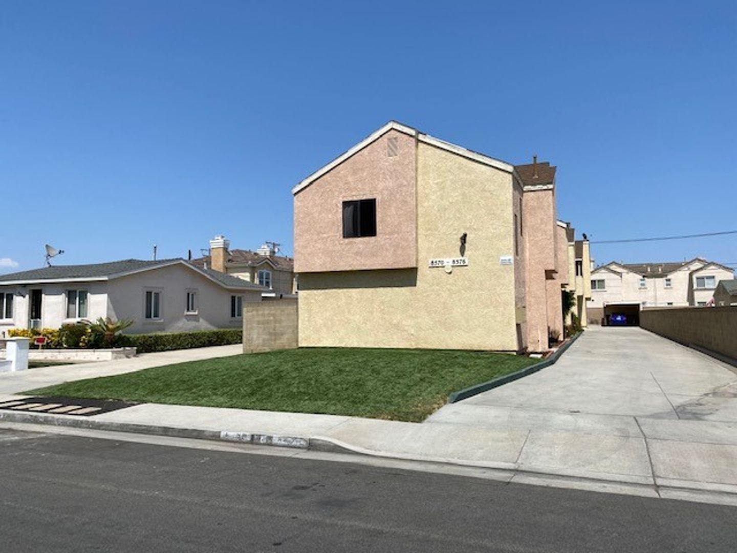 Cypress Apartment: 8570-76 La Salle Street