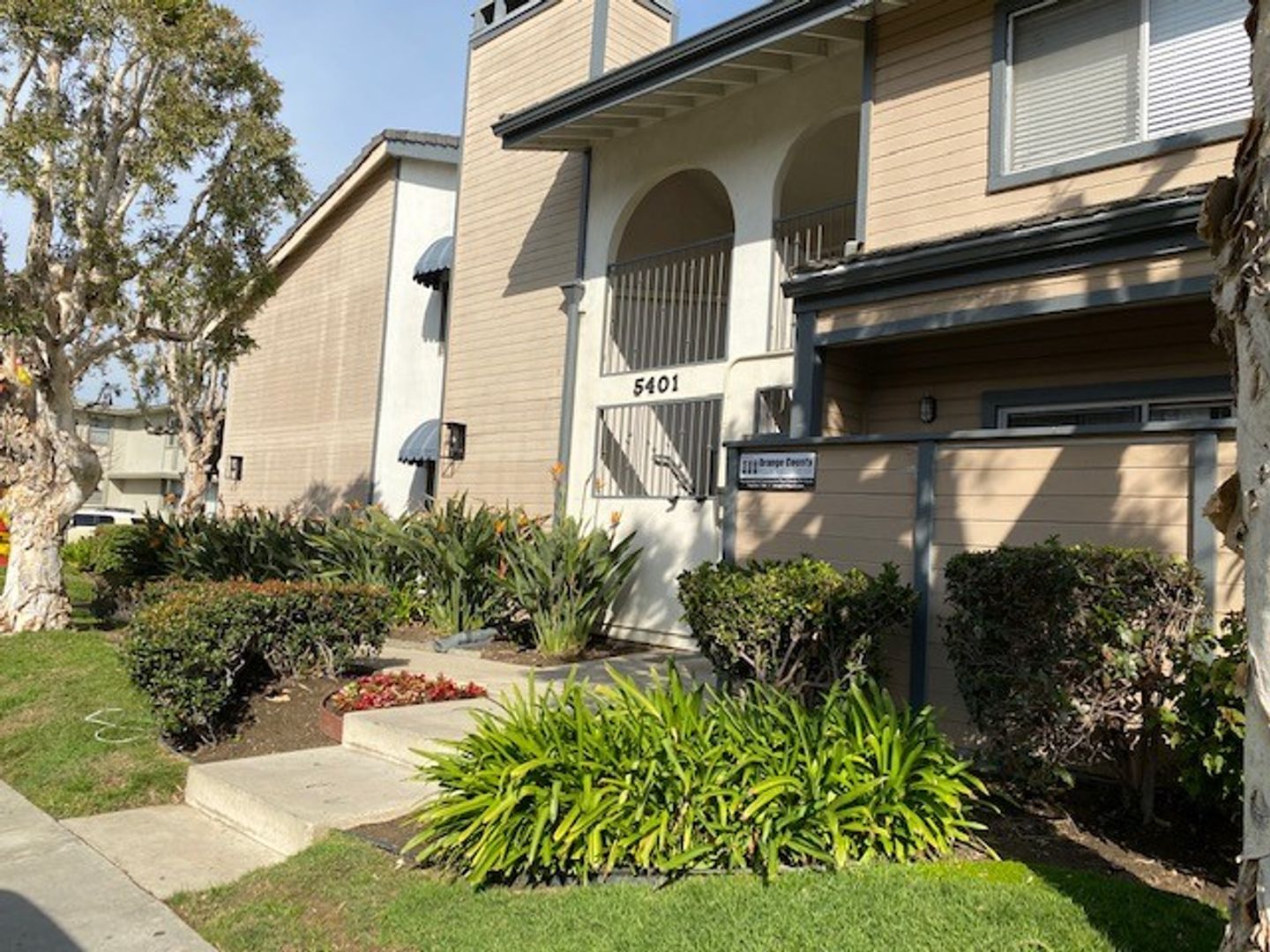 Long Beach Apartment: 5401 E Anaheim Road