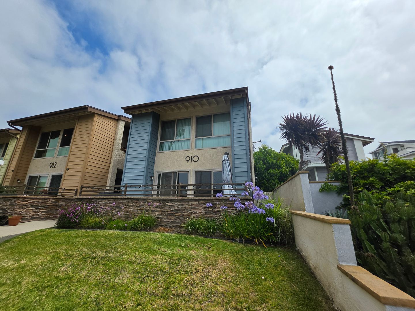 Huntington Beach Apartment: 910 Palm Avenue