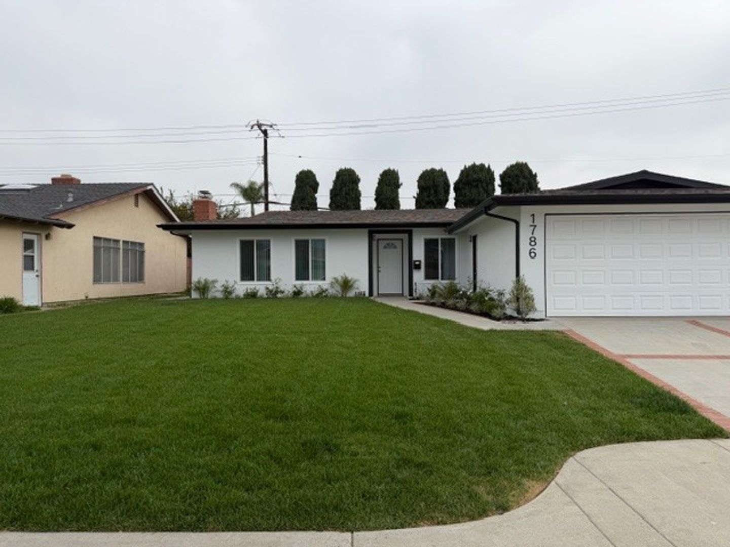 Costa Mesa House: 1786  Iowa Street