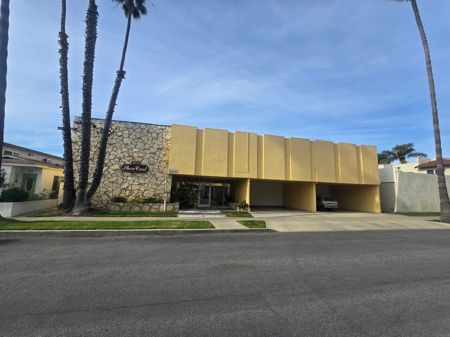 HUNTINGTON BEACH Apartment: 219 15th STREET