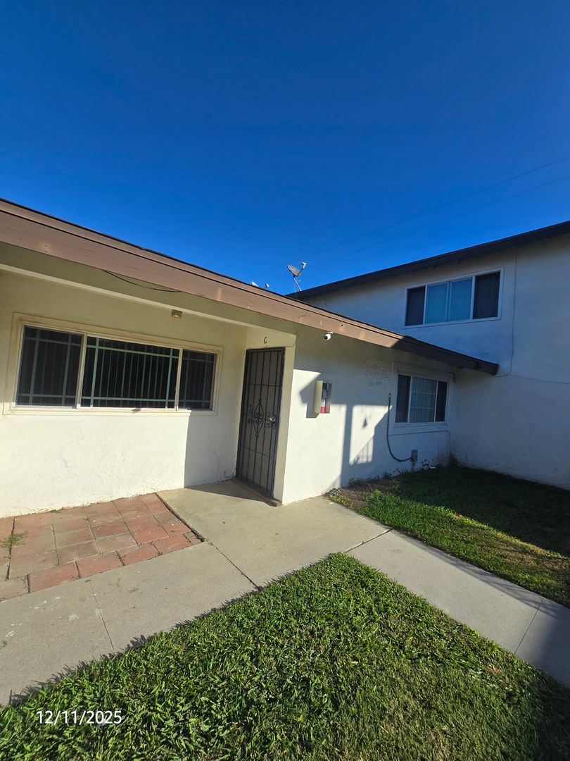 Anaheim Apartment: 130 Laxore Street