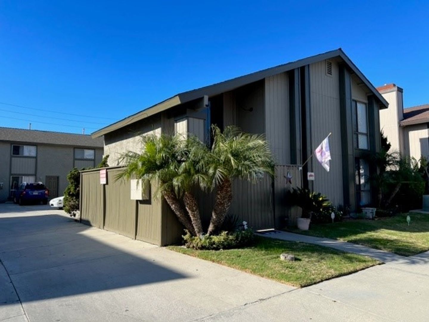 HUNTINGTON BEACH Apartment: 2111 CALIFORNIA STREET