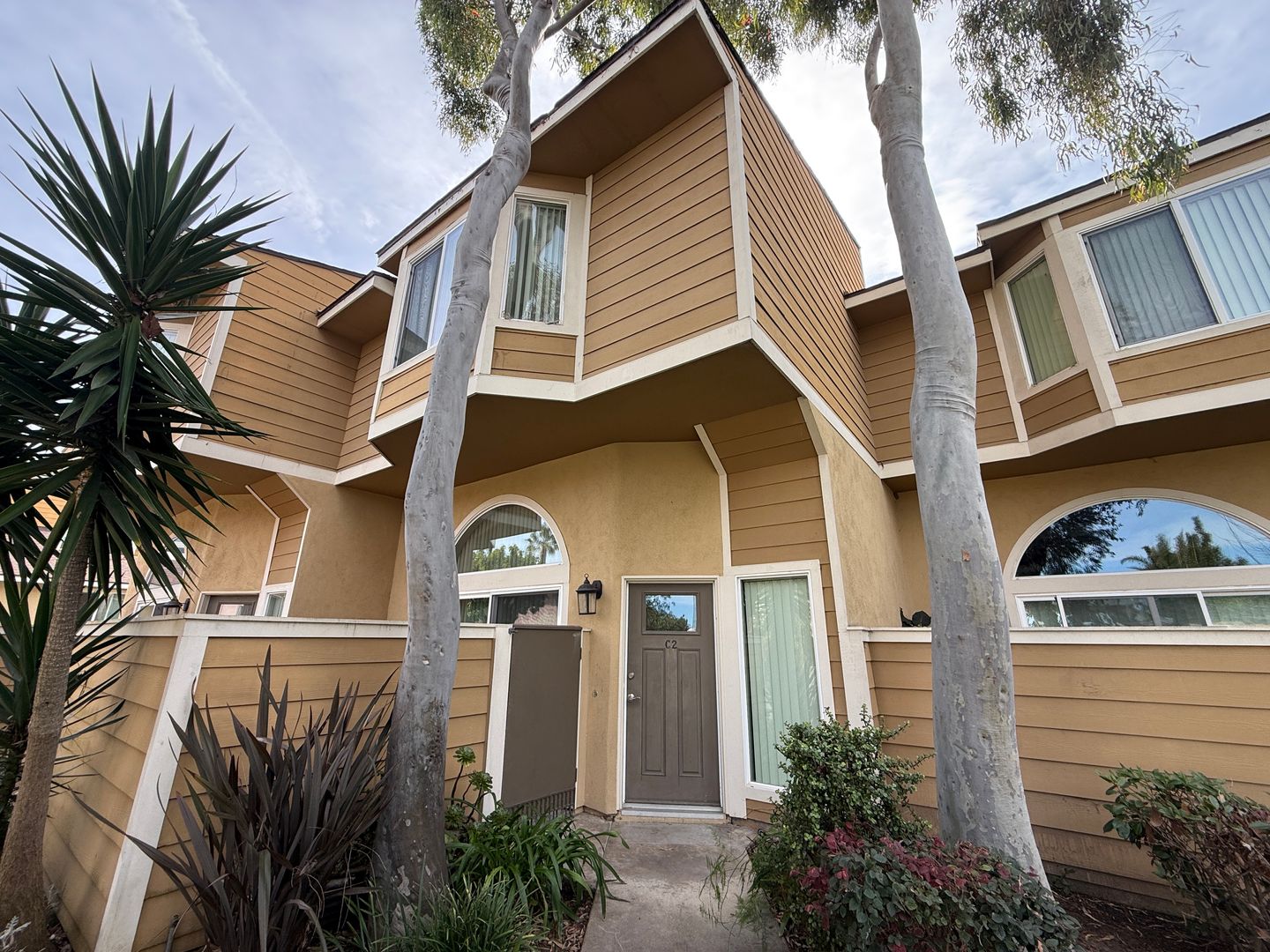 COSTA MESA Apartment: 2063 CHARLE STREET