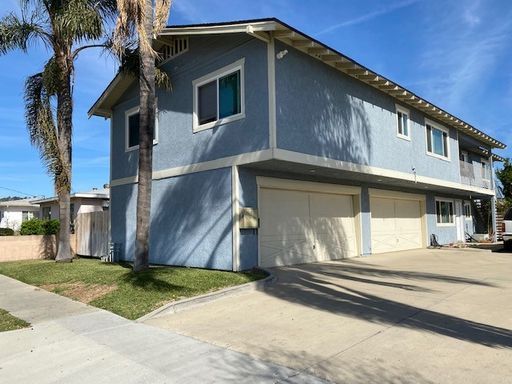 Upper 2 Bedroom 1 Bath – photo 1