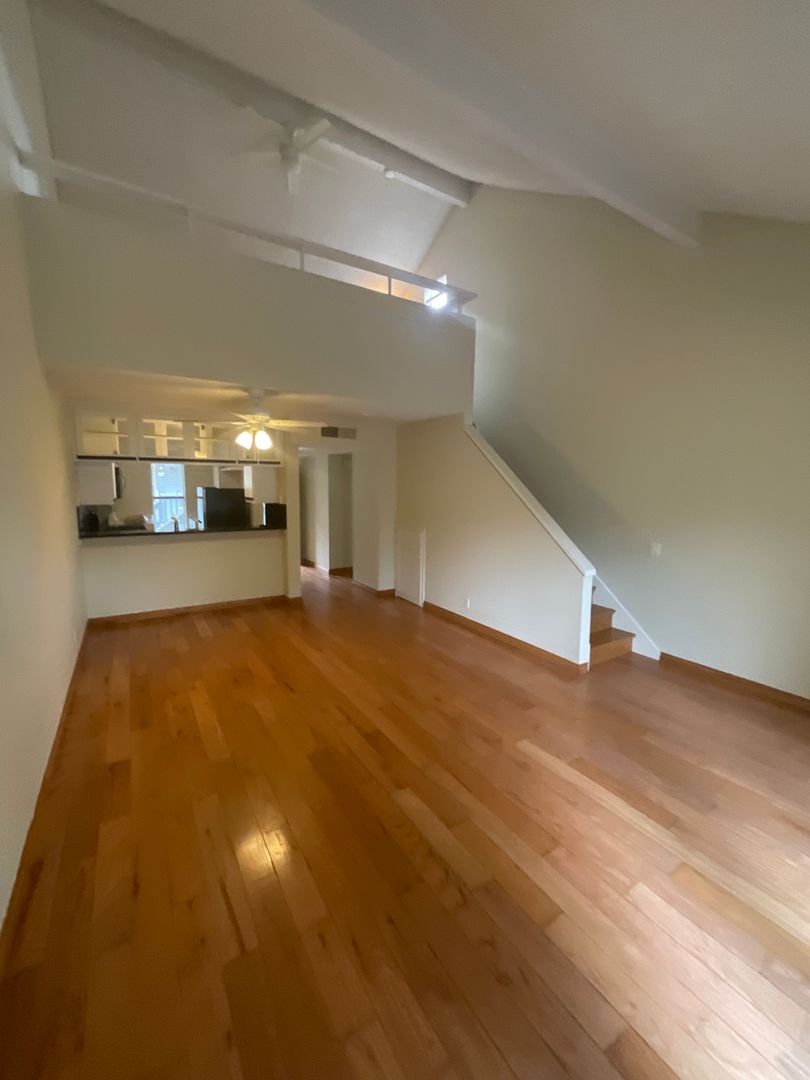 Irvine House: 147 Lemon Grove