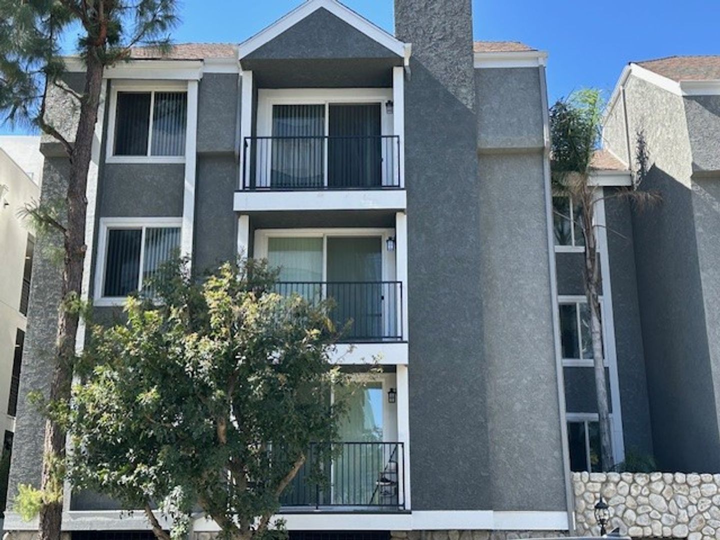 LOS ANGELES Apartment: 1247 STONER AVENUE