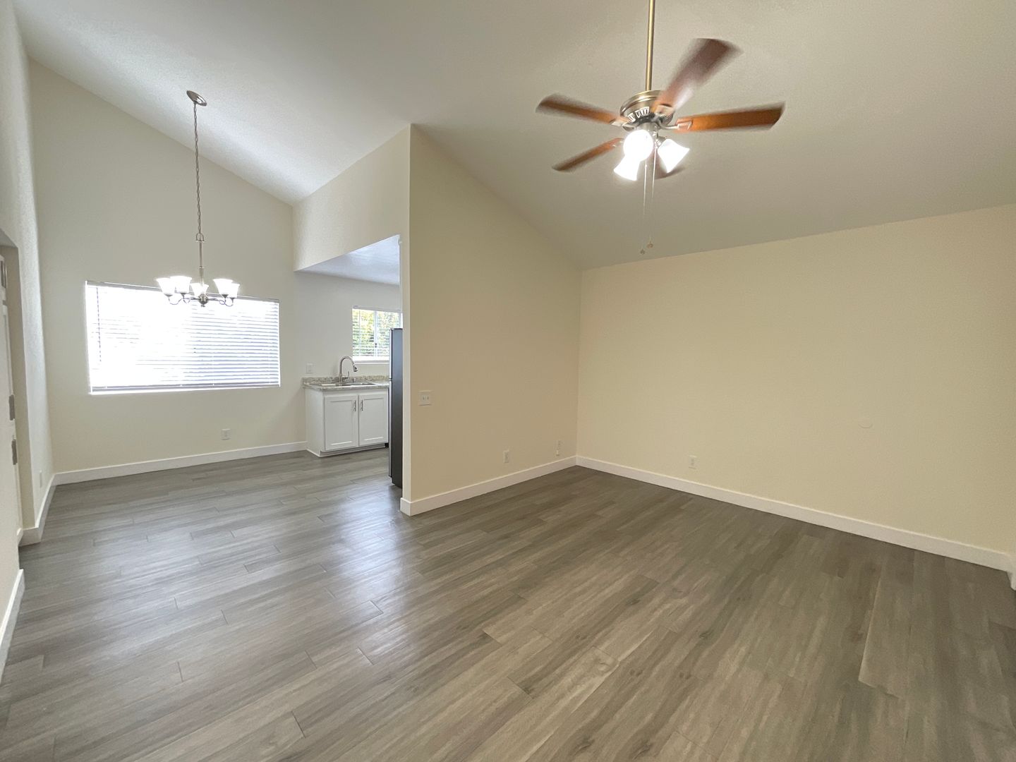 Long Beach Apartment: 5401 E Anaheim Road