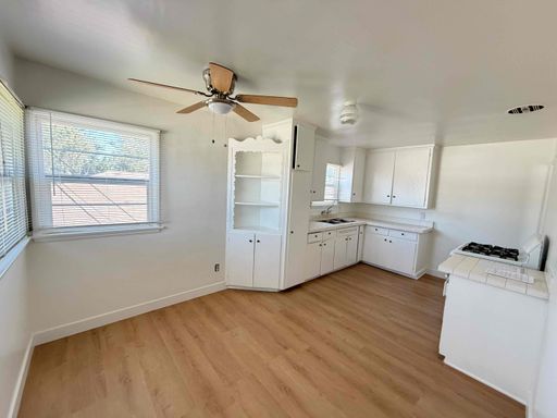 $500 OFF FIRST MONTH'S RENT! Upper 1 Bedroom 1 Bath